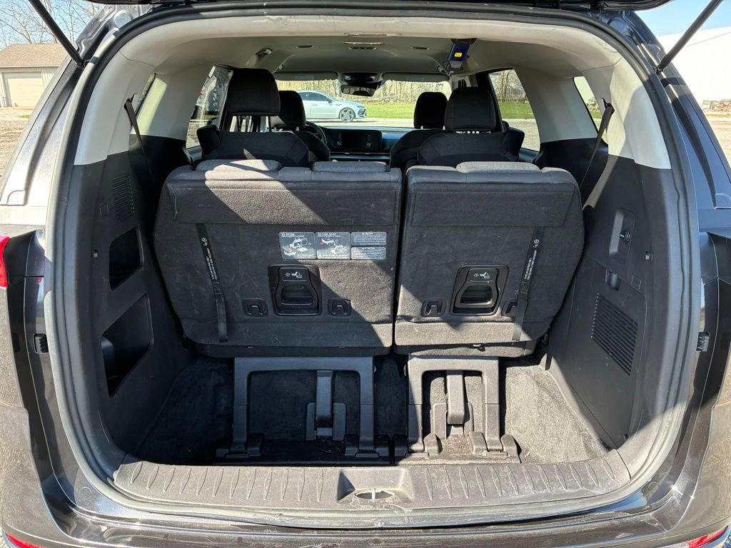 Used 2023 Kia Carnival LX FWD image 14