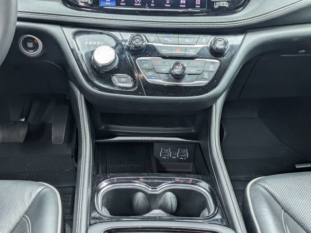 Used 2024 Chrysler Pacifica Limited w/ S Appearance Package FWD image 18