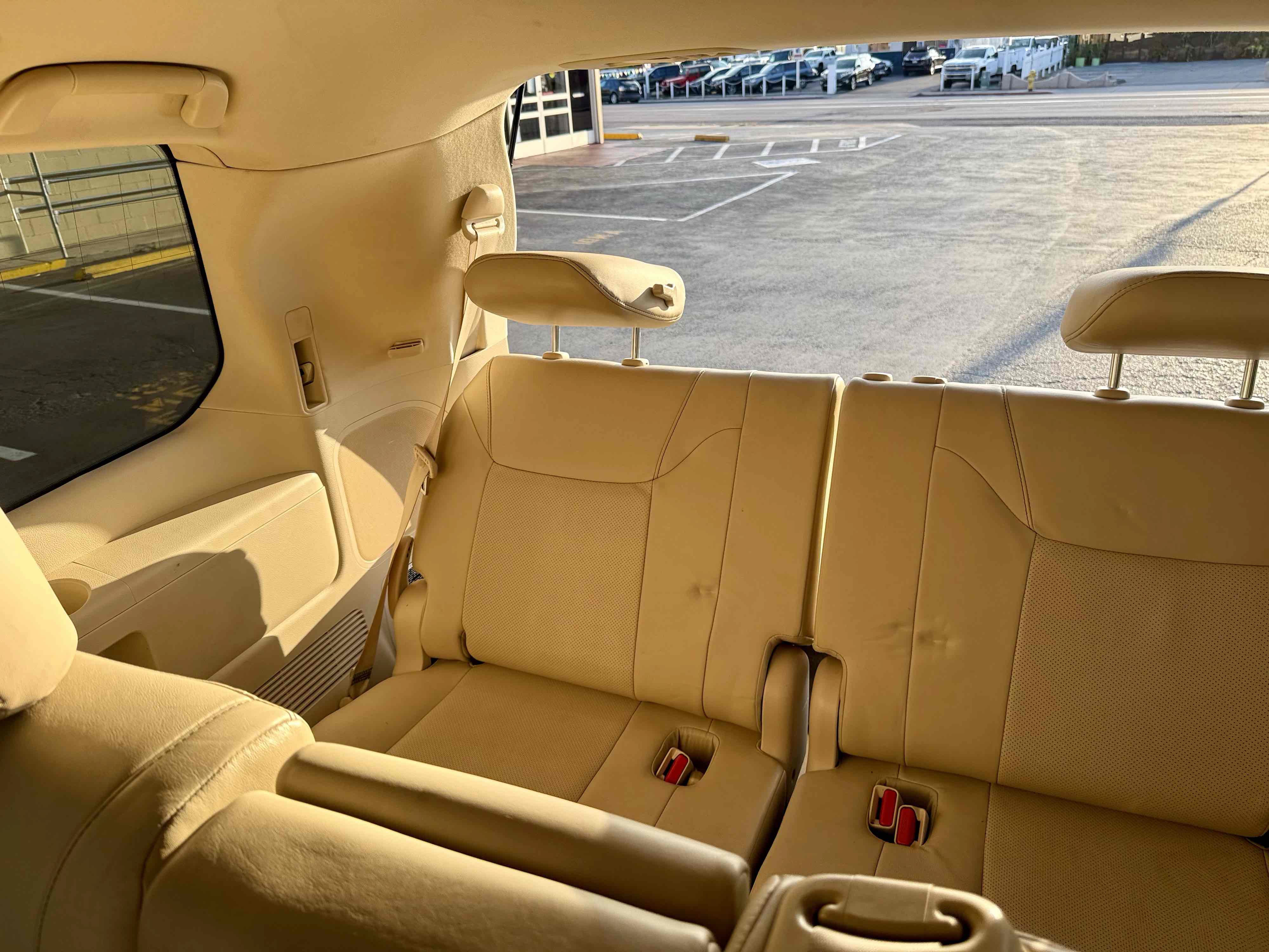 Used 2013 Lexus LX 570 4WD w/ Luxury Pkg image 32