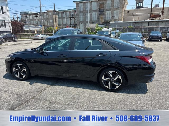 Used 2022 Hyundai Elantra SEL w/ Convenience + Premium Package FWD image 2