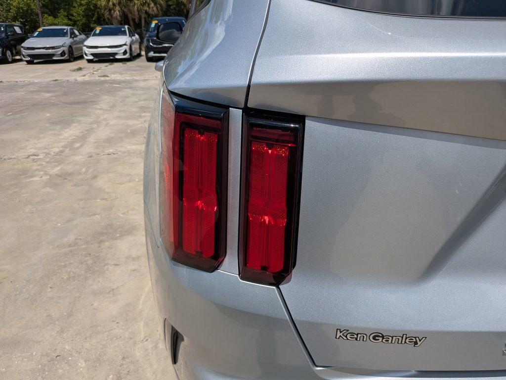 Certified 2022 Kia Sorento SX FWD image 9