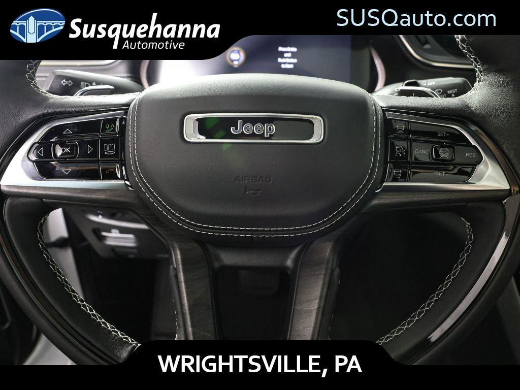 Used 2023 Jeep Grand Cherokee Overland w/ Advanced Protech Group III image 7