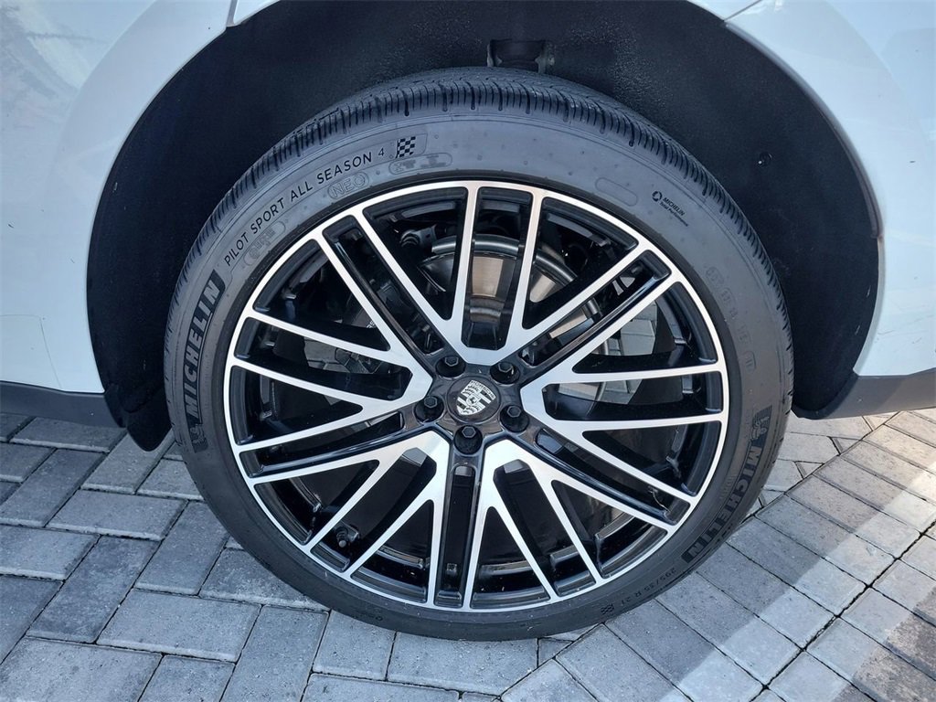 Used 2024 Porsche Macan image 14