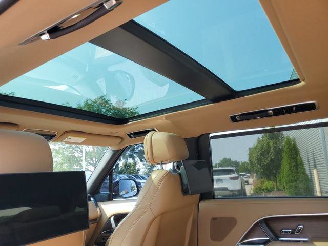 Certified 2023 Land Rover Range Rover Long Wheelbase SE AWD/4WD image 11