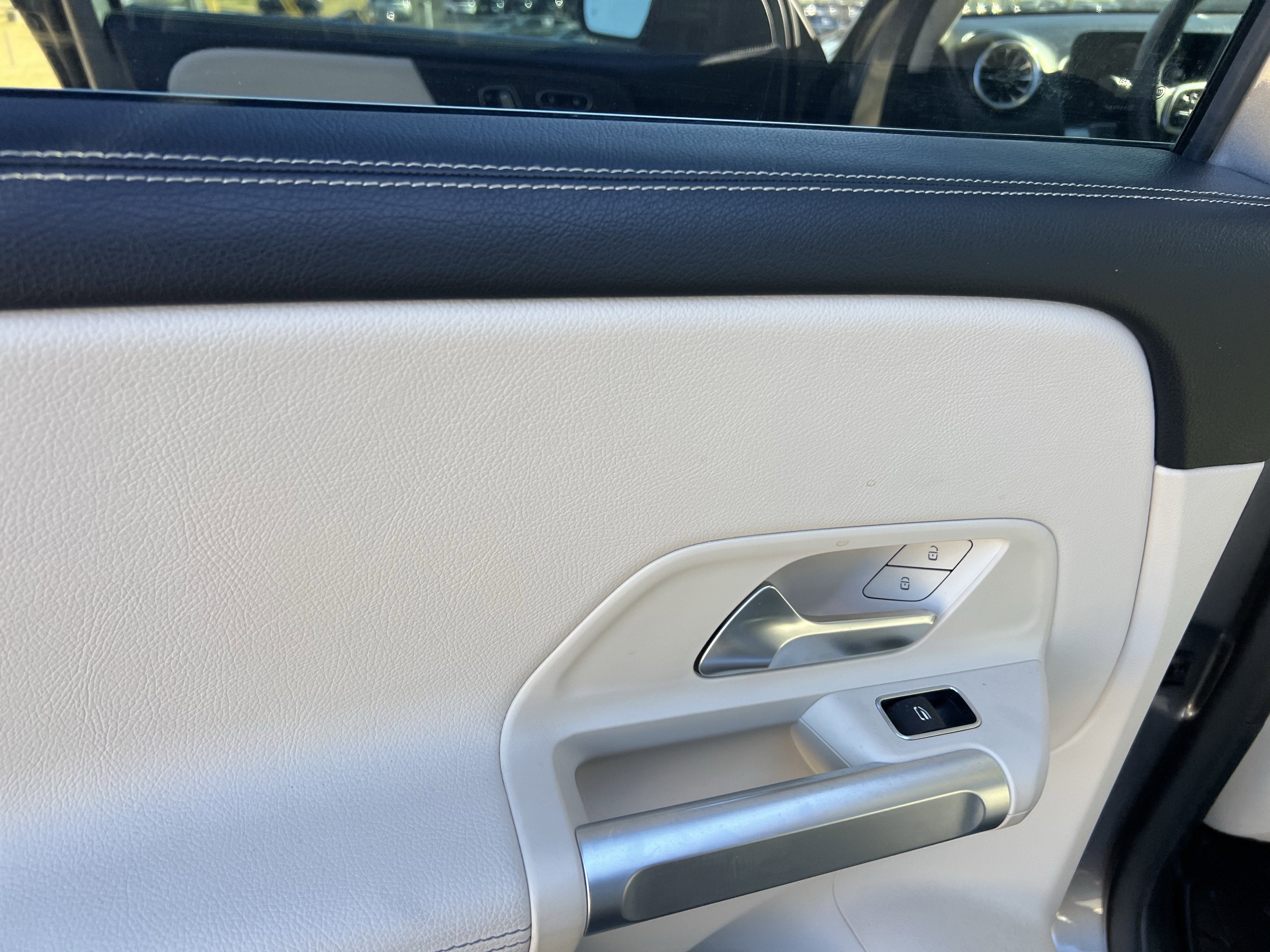 Used 2022 Mercedes-Benz GLB 250 image 27