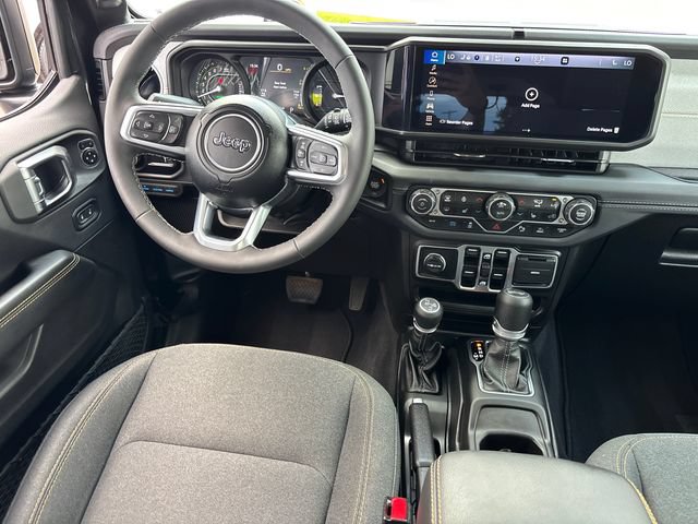 Used 2025 Jeep Wrangler Unlimited Sahara w/ Safety Group AWD/4WD image 12