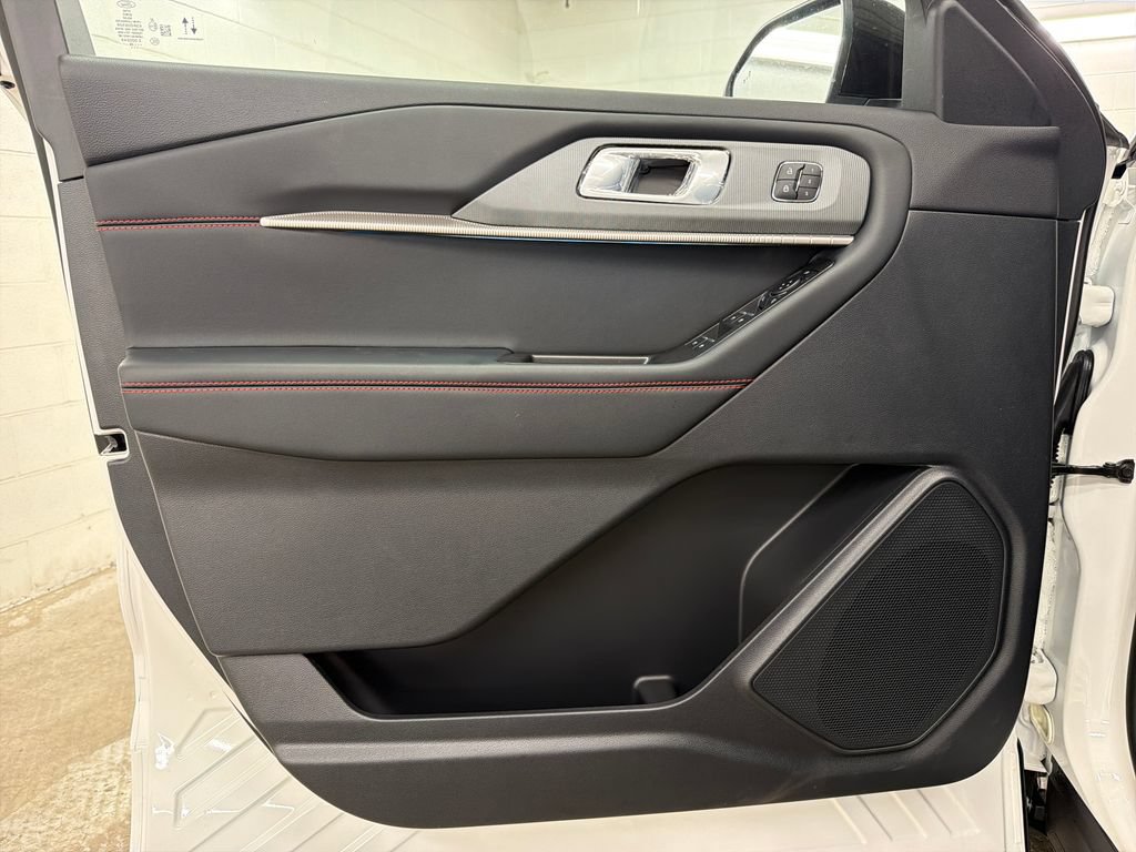 New 2026 Ford Explorer ST-Line w/ ST-Line Street Pack RWD image 15
