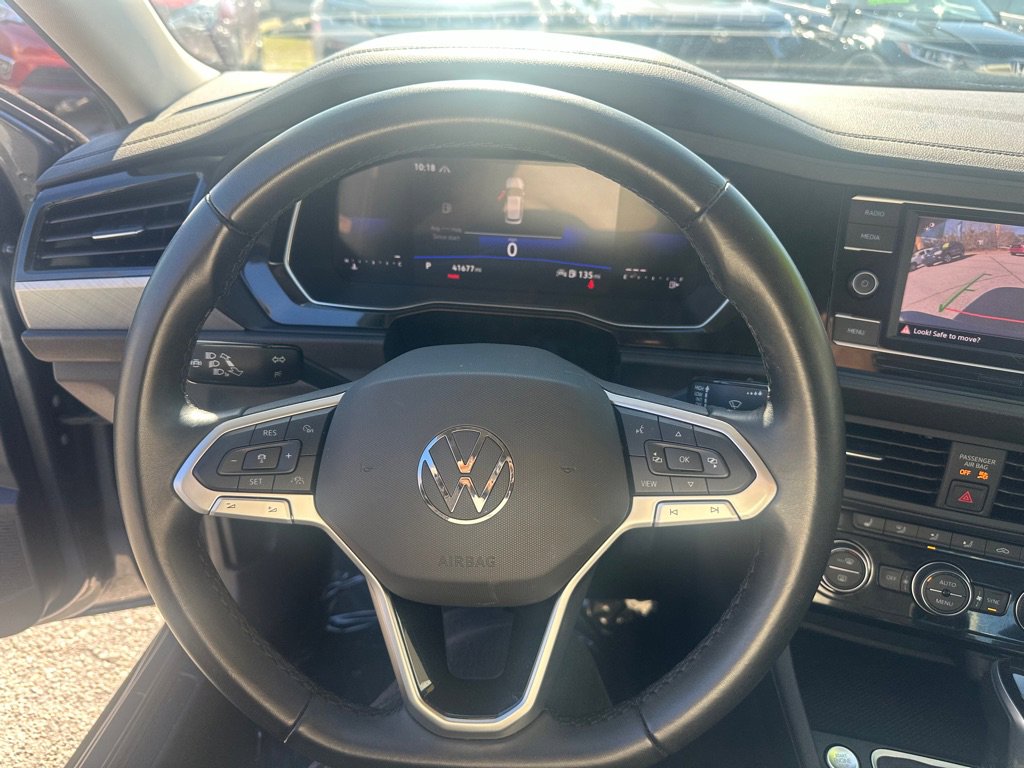Used 2024 Volkswagen Jetta SE image 17