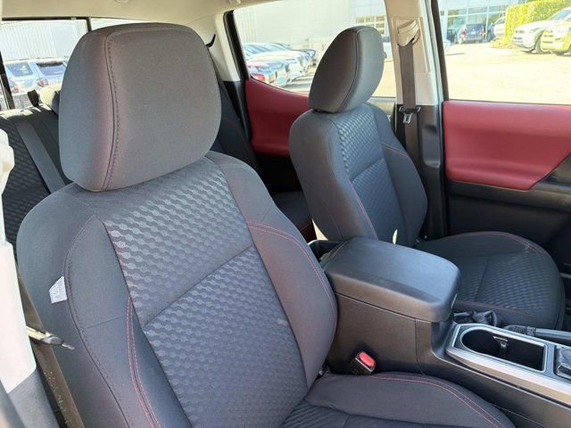 Used 2022 Toyota Tacoma SR5 w/ Technology Package image 17