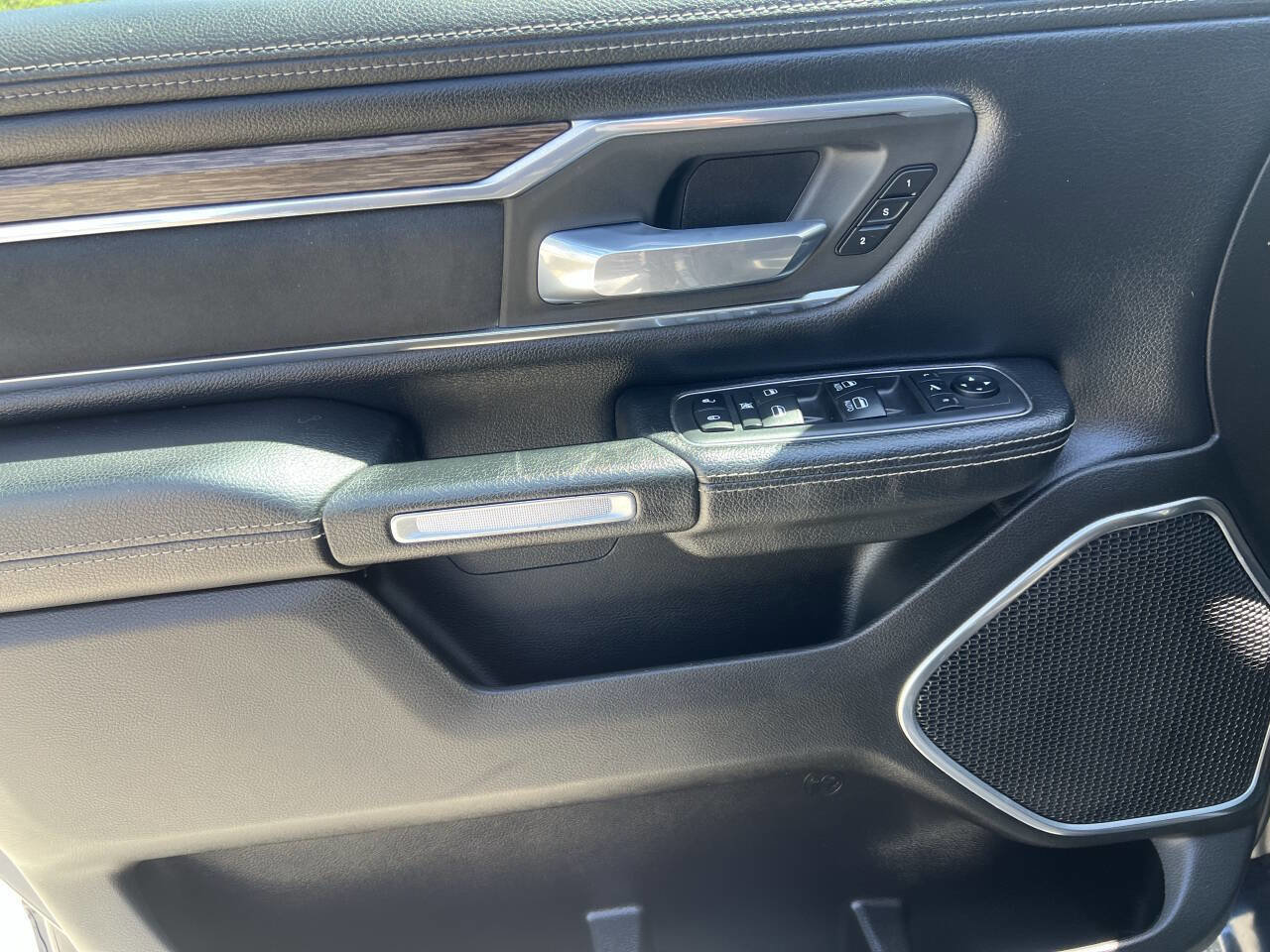 Used 2019 RAM 1500 Laramie image 26