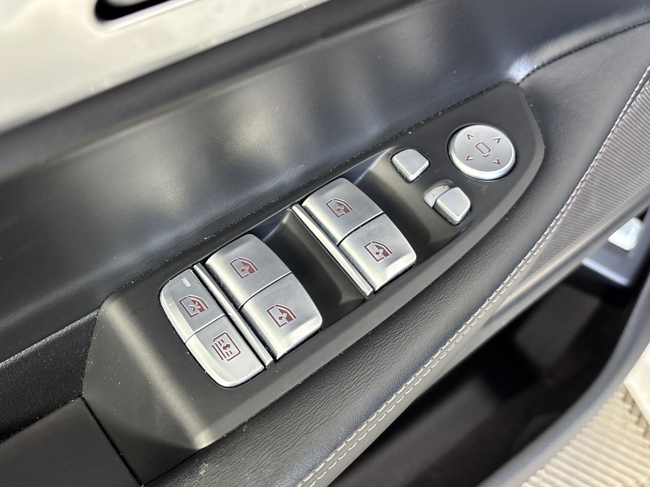 Used 2022 BMW 750Li xDrive AWD/4WD image 26