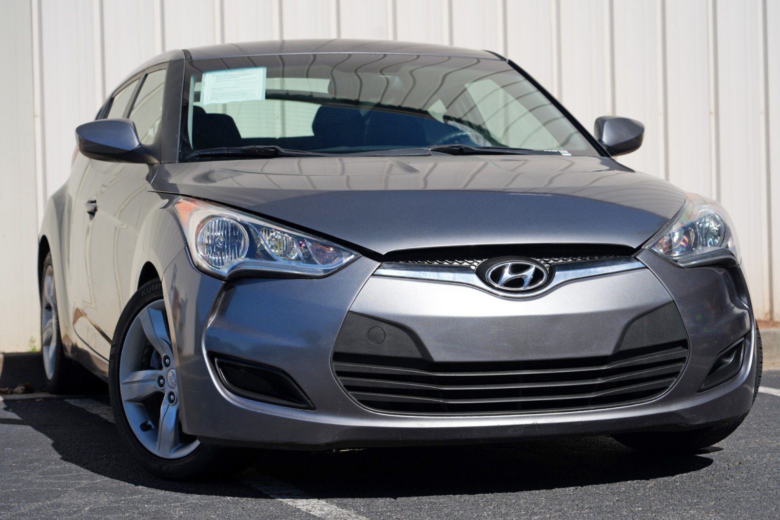 Used 2012 Hyundai Veloster FWD image 2