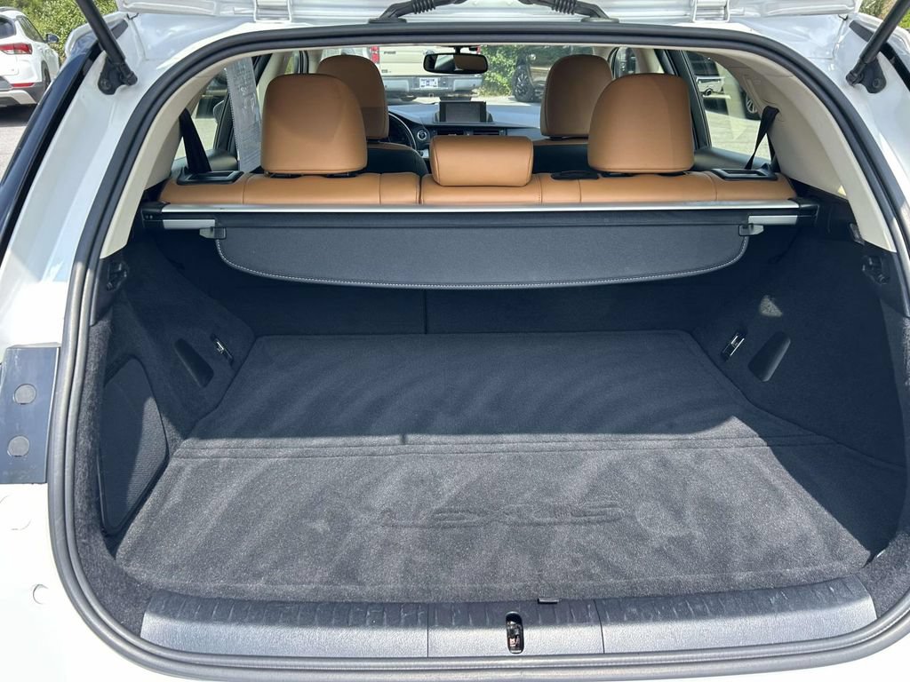 Used 2016 Lexus CT 200h w/ Navigation Package FWD image 10