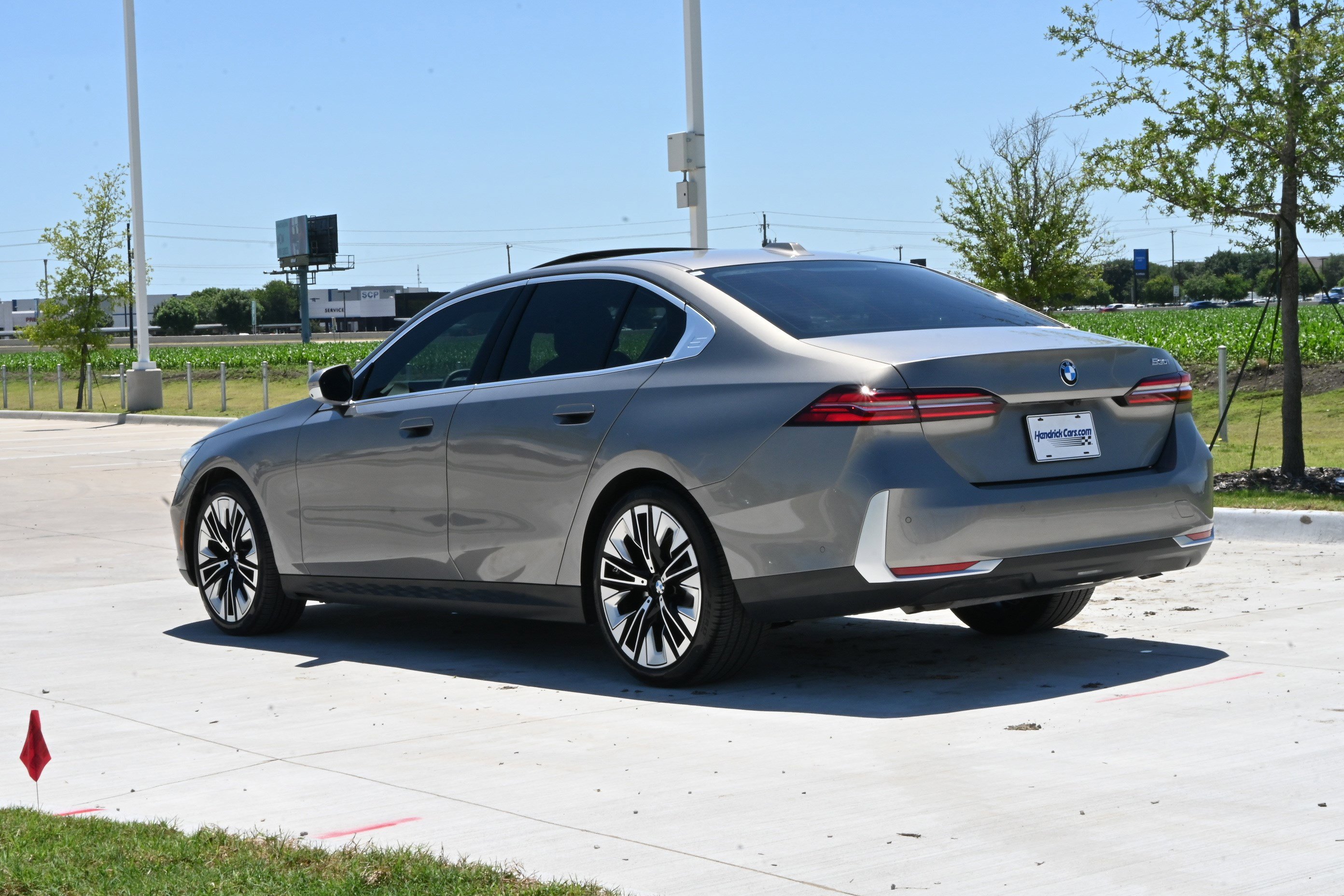 Used 2025 BMW 530i w/ Premium Package RWD image 7