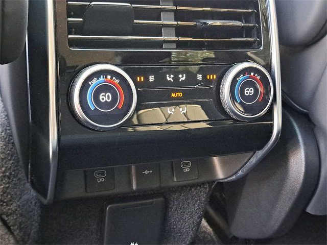 Used 2023 Land Rover Range Rover SE image 13