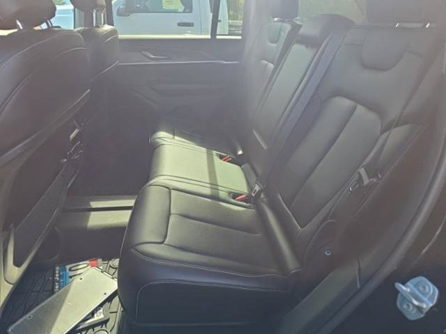 Used 2023 Jeep Grand Cherokee Limited AWD/4WD image 5