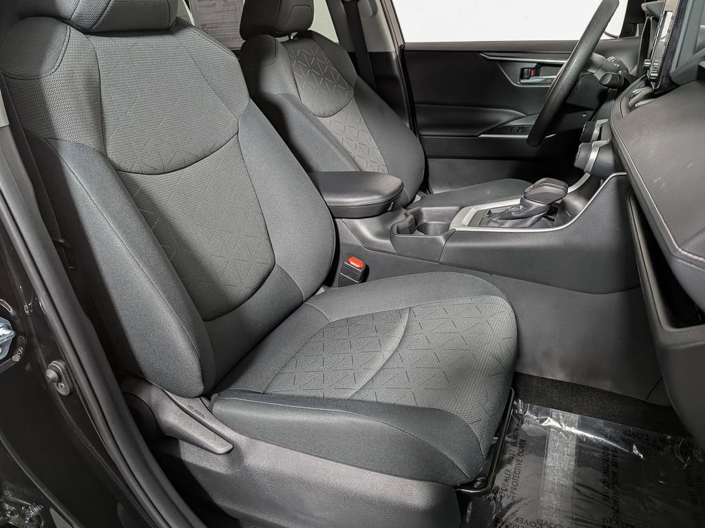 Used 2021 Toyota RAV4 XLE image 20