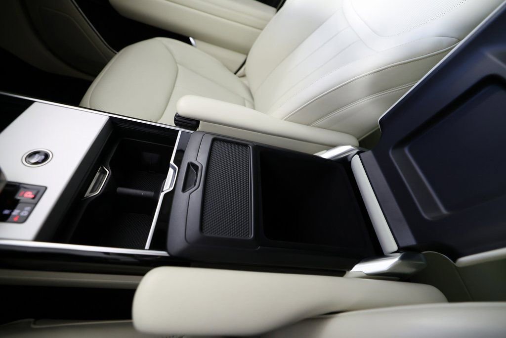 Used 2025 Land Rover Range Rover SE image 43