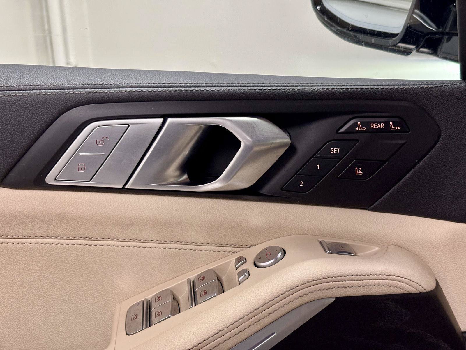 Used 2022 BMW X7 xDrive40i AWD/4WD image 16