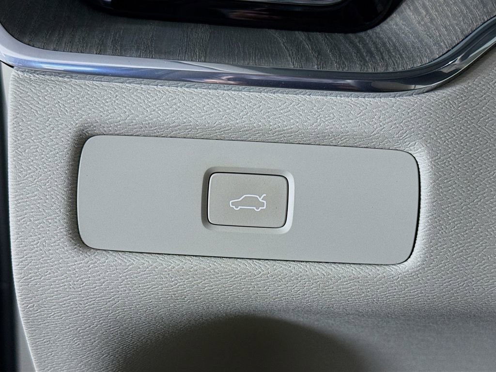 Certified 2023 Volvo XC60 B5 Ultimate FWD image 10