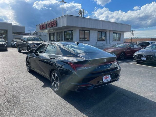 Used 2023 Hyundai Elantra Limited FWD image 5