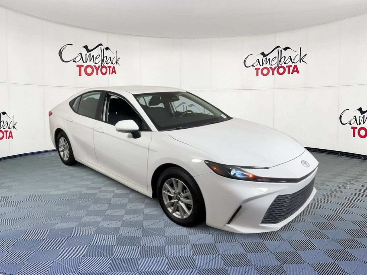 Used 2025 Toyota Camry LE FWD image 2