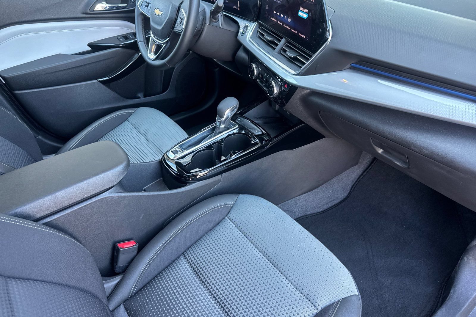 Used 2026 Chevrolet Trax LT w/ Sunroof Package FWD image 20