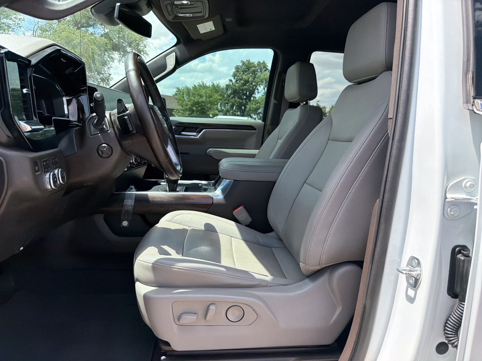 Used 2023 GMC Sierra 1500 SLT w/ SLT Premium Package AWD/4WD image 14