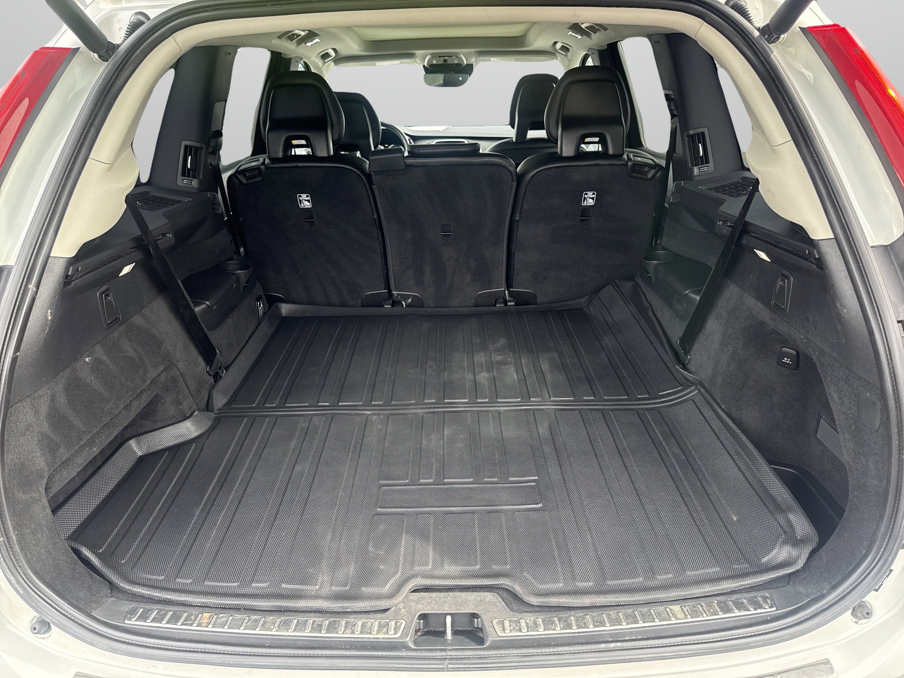 Used 2021 Volvo XC90 T5 Momentum w/ Protection Package image 9