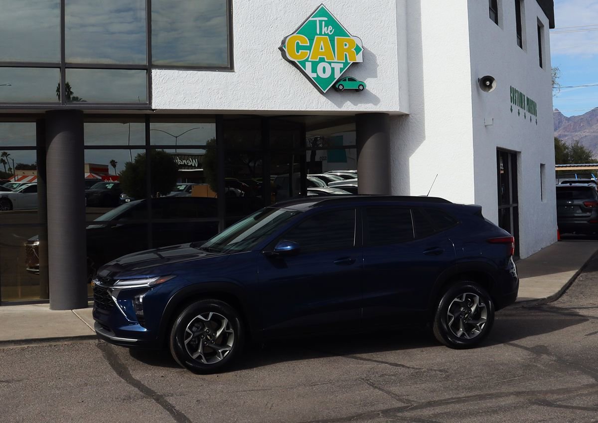 Used 2024 Chevrolet Trax LT w/ Driver Confidence Package FWD image 7
