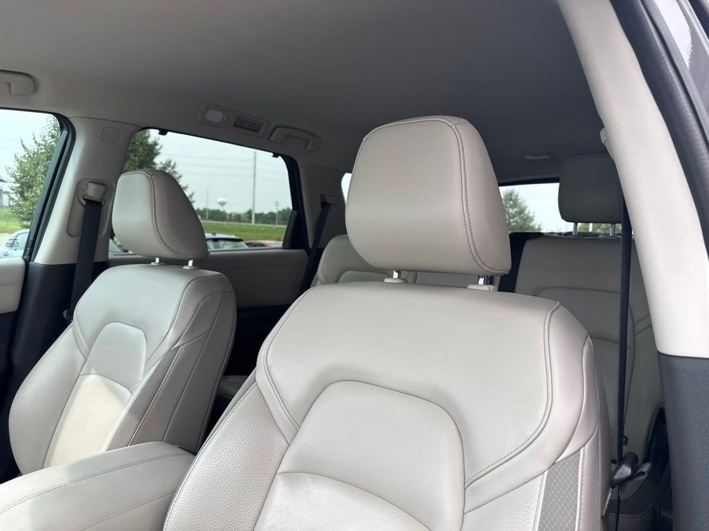 Used 2022 Nissan Pathfinder SL AWD/4WD image 11
