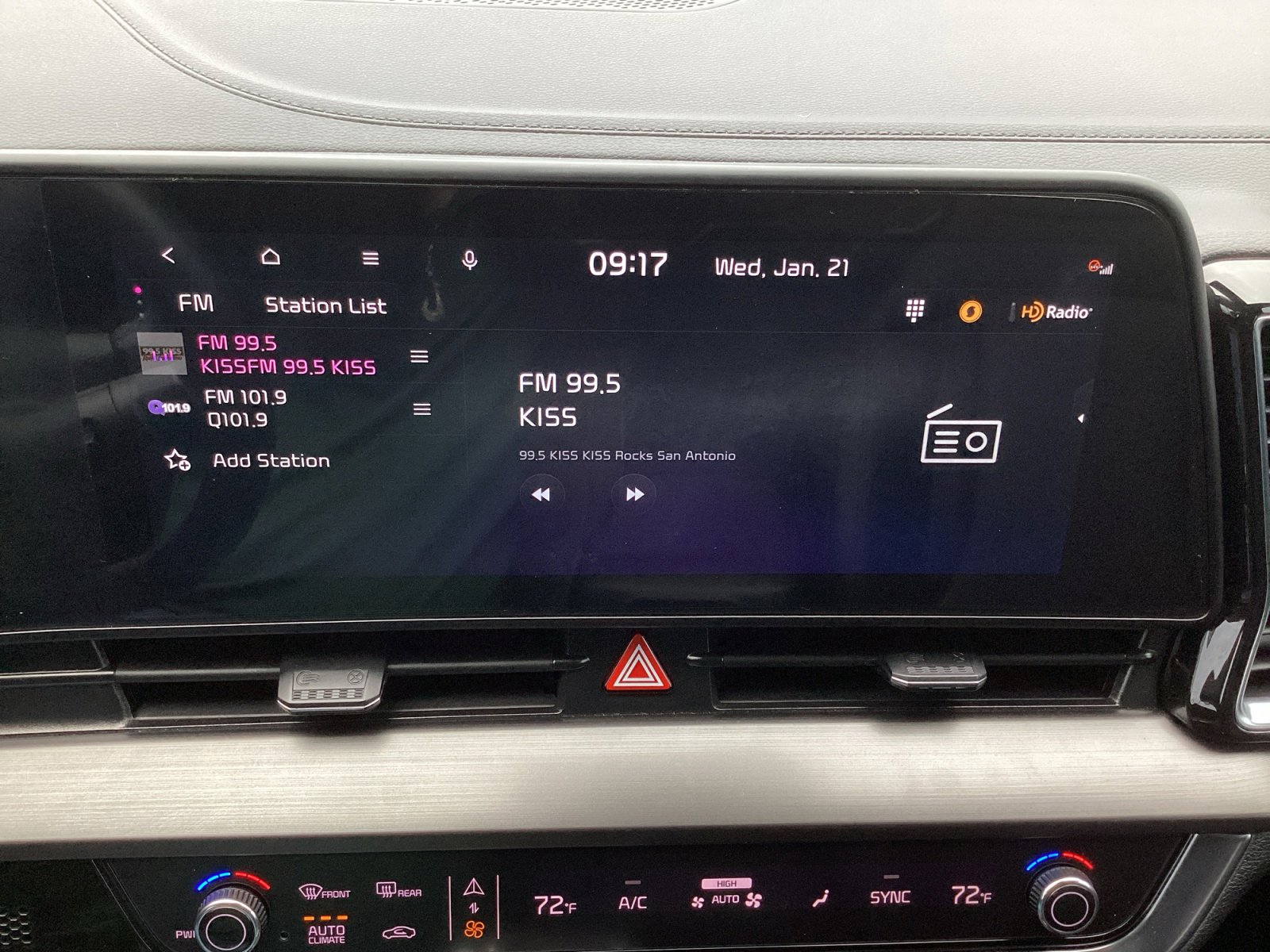 Used 2025 Kia Sportage EX image 22