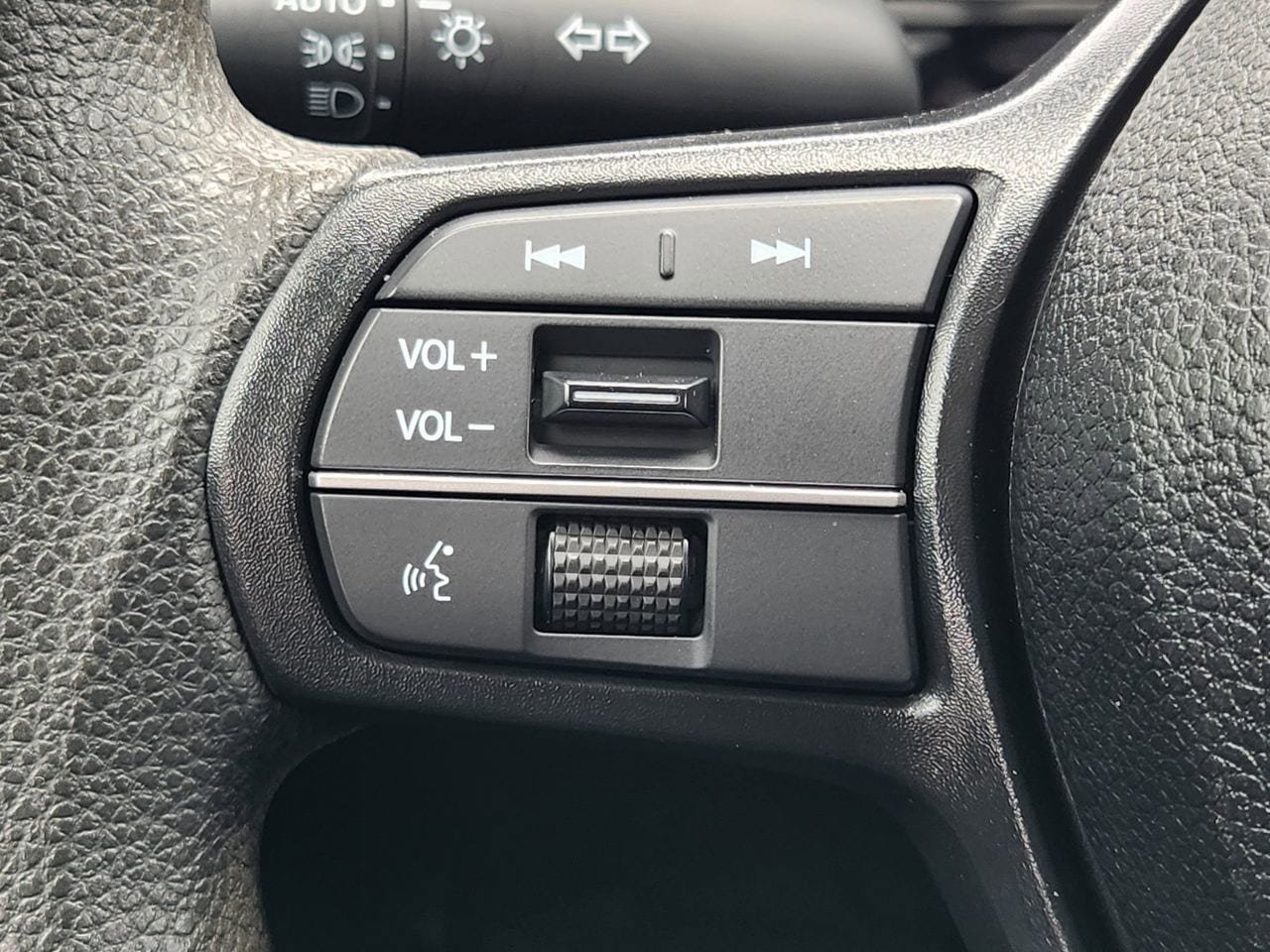 Used 2025 Honda Accord SE image 27