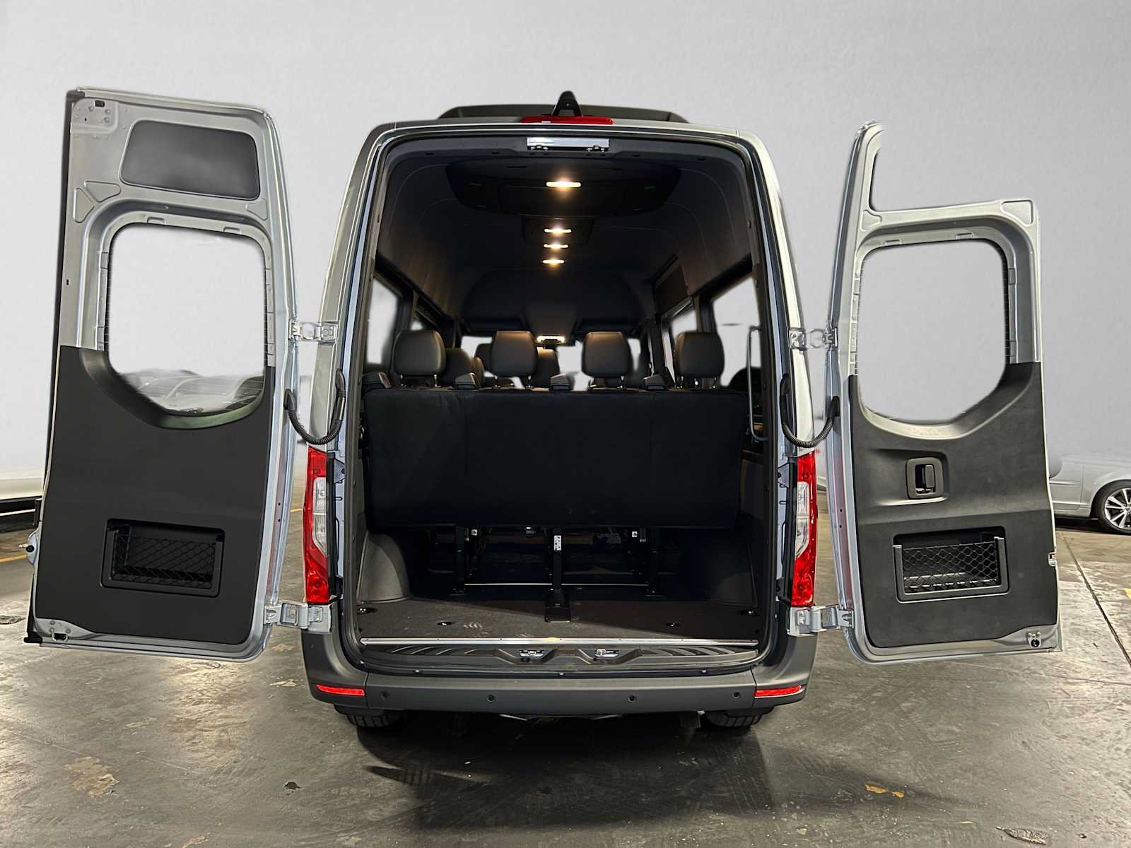 Used 2025 Mercedes-Benz Sprinter 2500 image 17