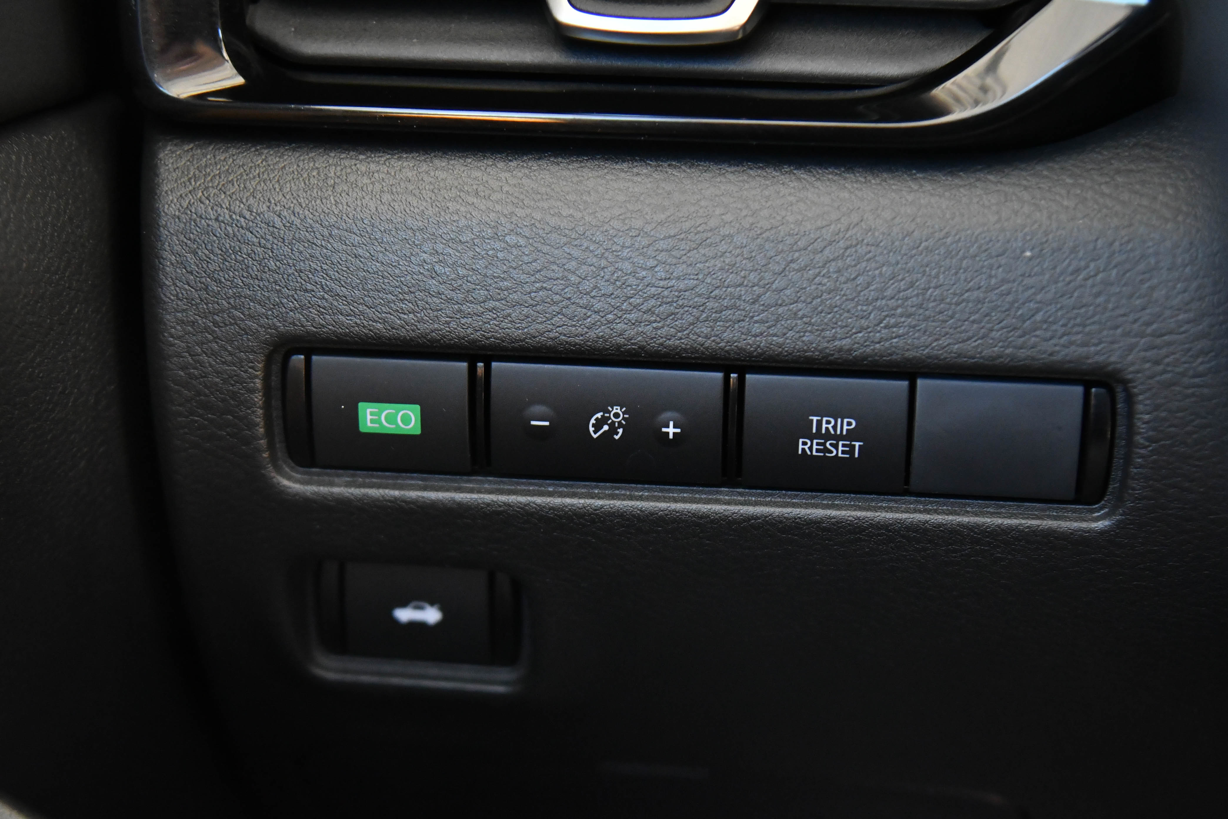 Used 2025 Nissan Sentra SV w/ SV Premium Package FWD image 34
