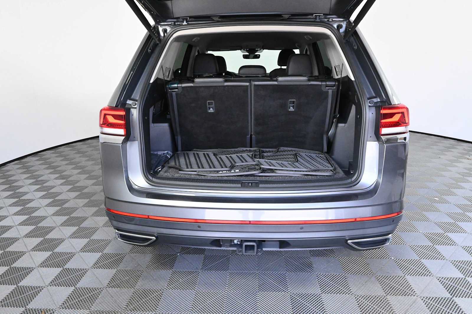 Certified 2024 Volkswagen Atlas SE FWD image 5
