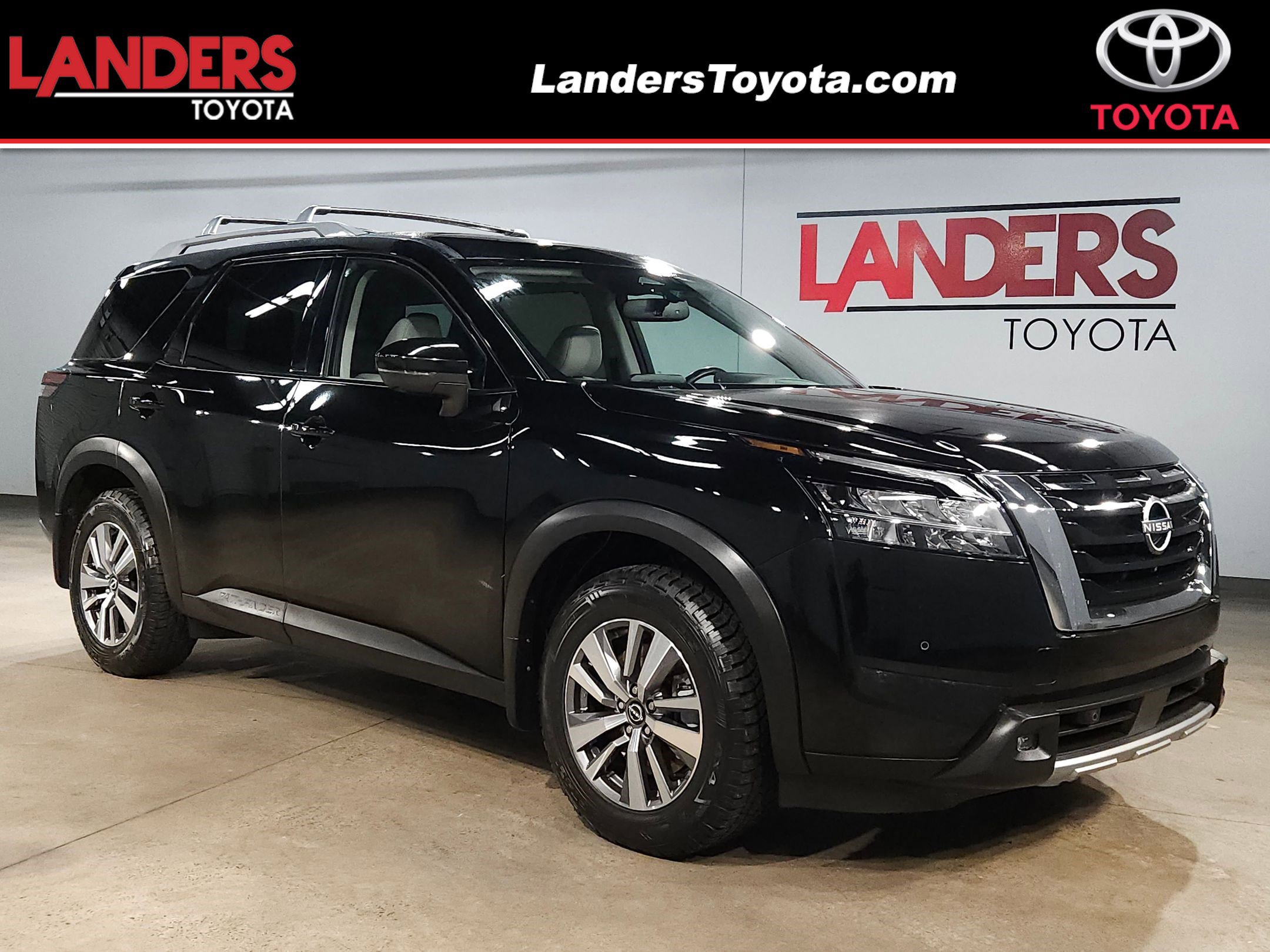 Used 2022 Nissan Pathfinder SL image 1