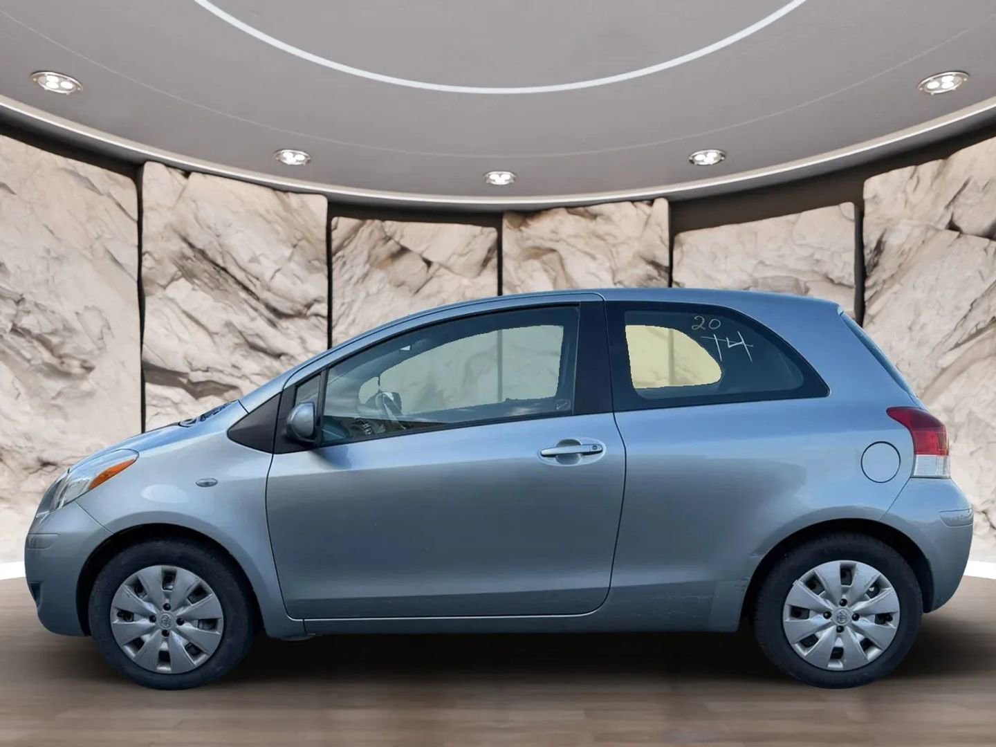 Used 2010 Toyota Yaris 2-Door Hatchback FWD image 5