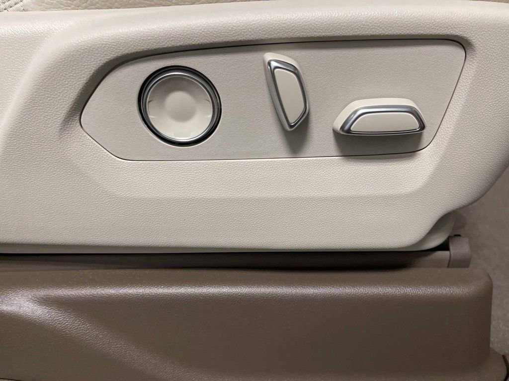 Used 2024 GMC Yukon XL Denali w/ Advanced Technology Package image 34