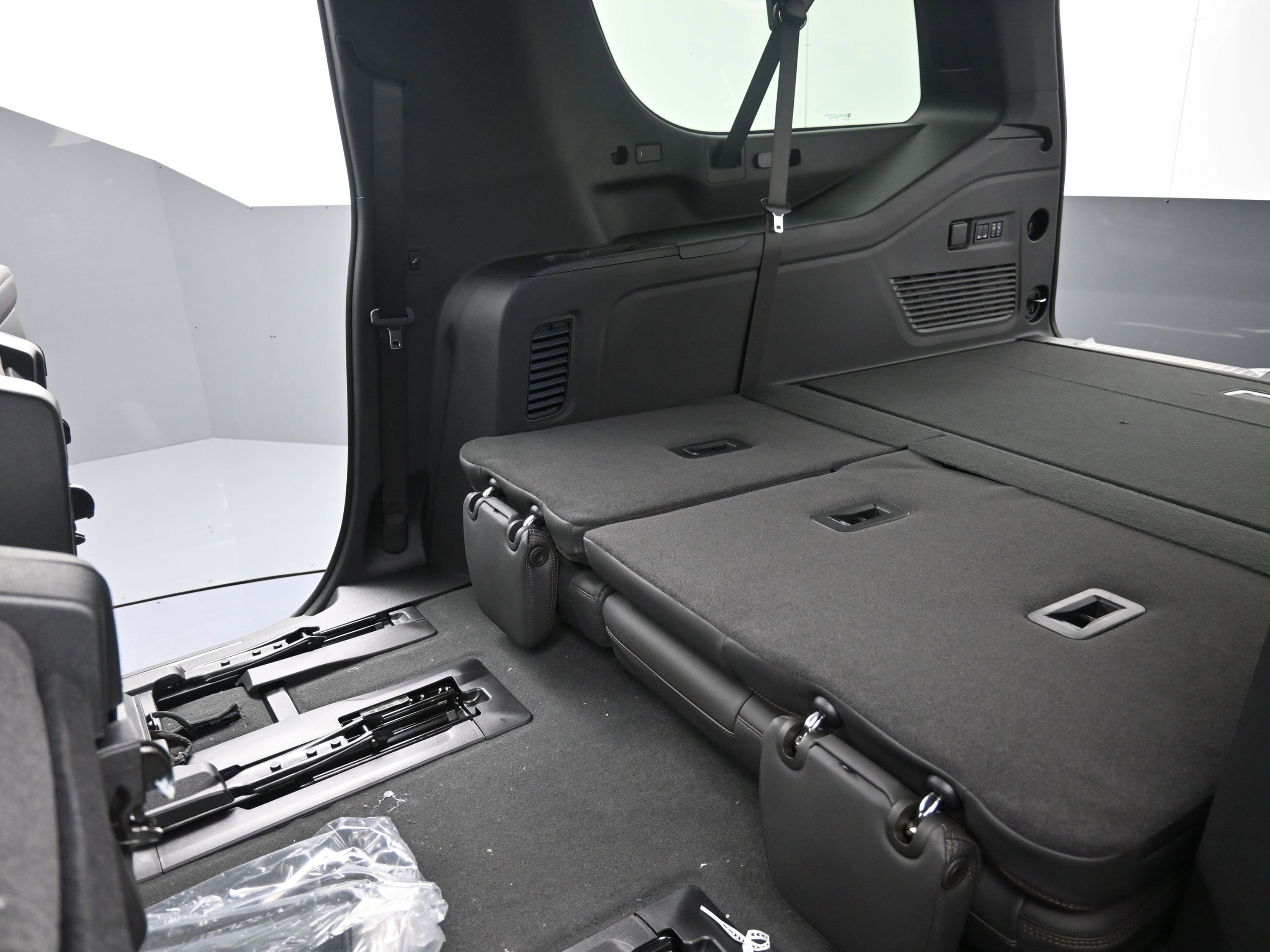 New 2026 Chevrolet Suburban High Country image 30