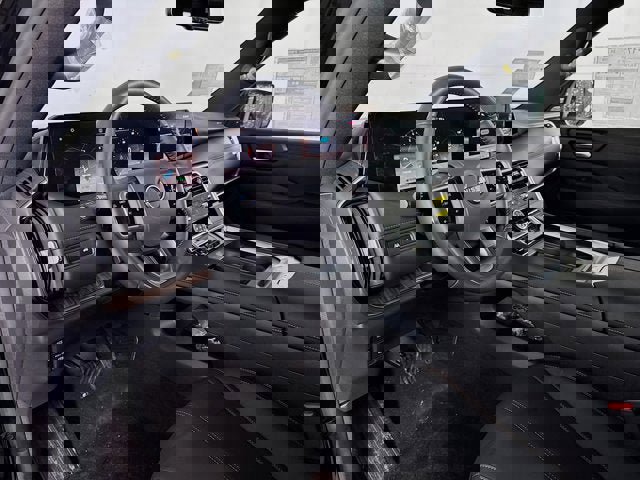 New 2025 Nissan Armada SL w/ Captain's Chari Seat Package image 9