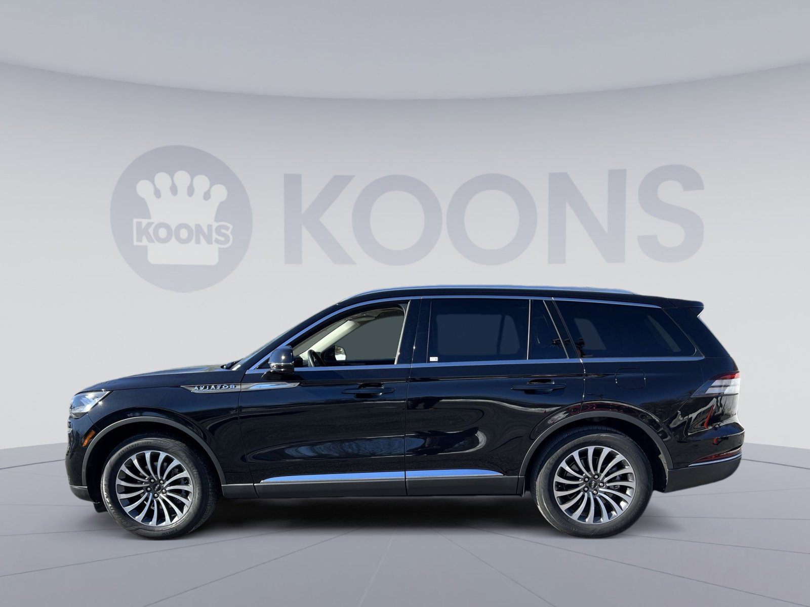 Used 2024 Lincoln Aviator Premiere w/ Premium Package image 2