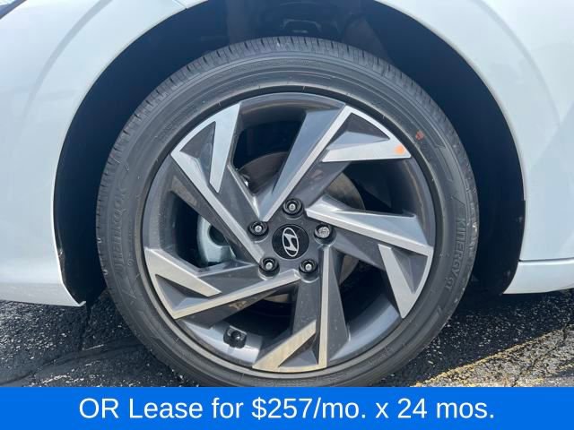 New 2025 Hyundai Elantra SEL image 9