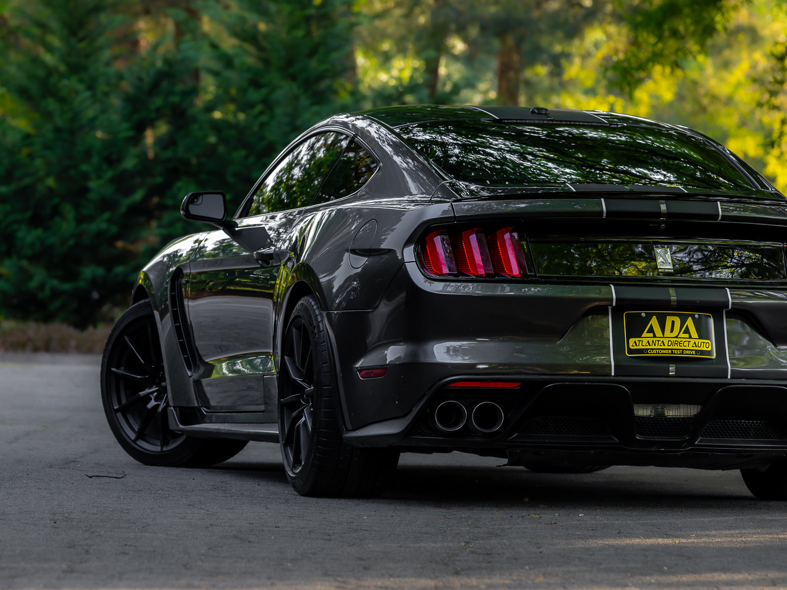 Used 2016 Ford Mustang Shelby GT350 w/ Technology Package RWD image 29