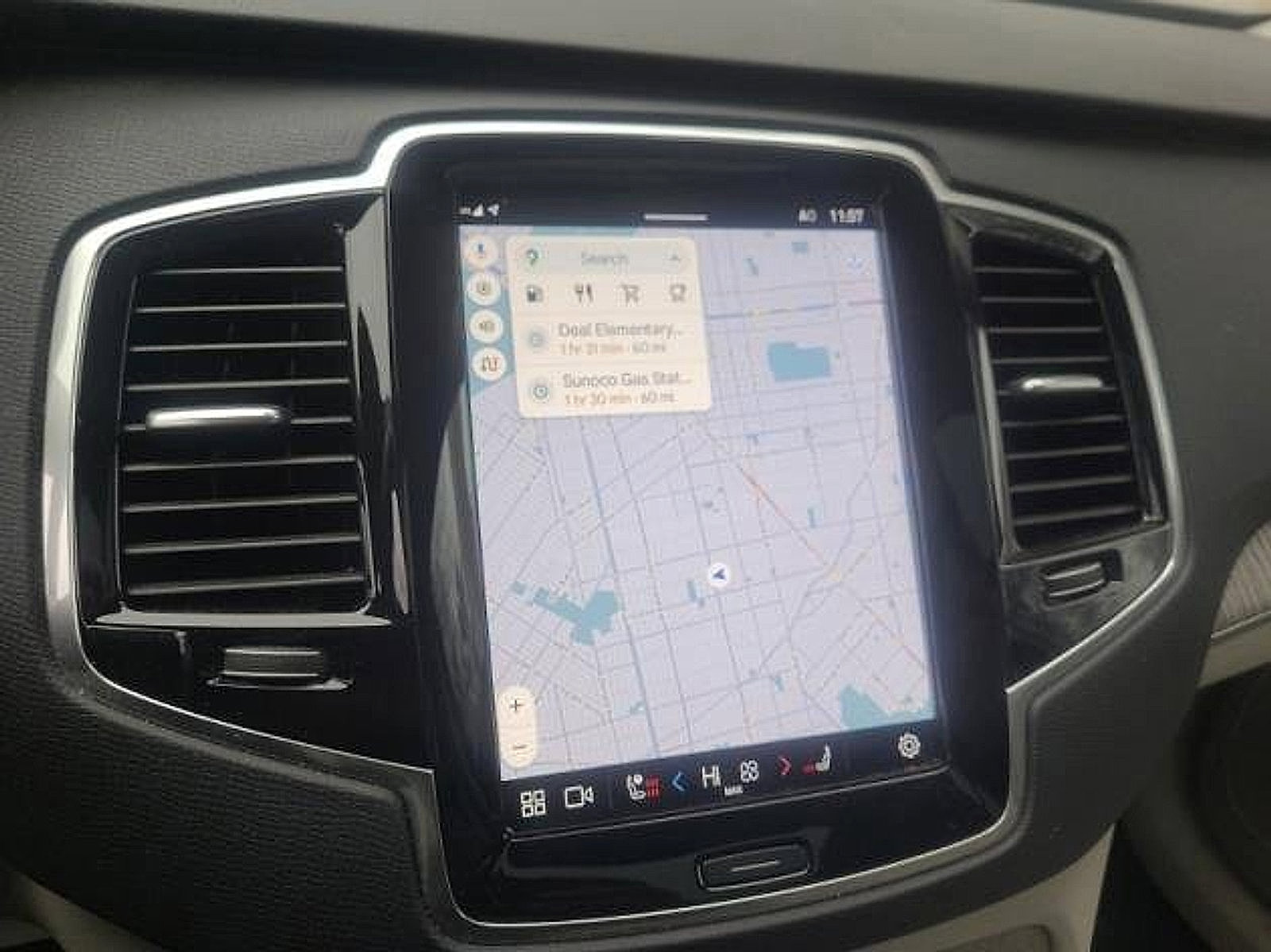 Certified 2024 Volvo XC90 B6 Plus w/ Protection Package image 13