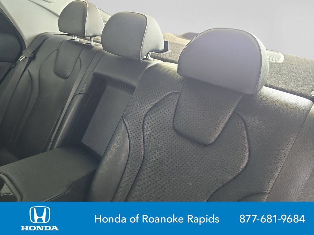 Used 2025 Hyundai Elantra Limited FWD image 16