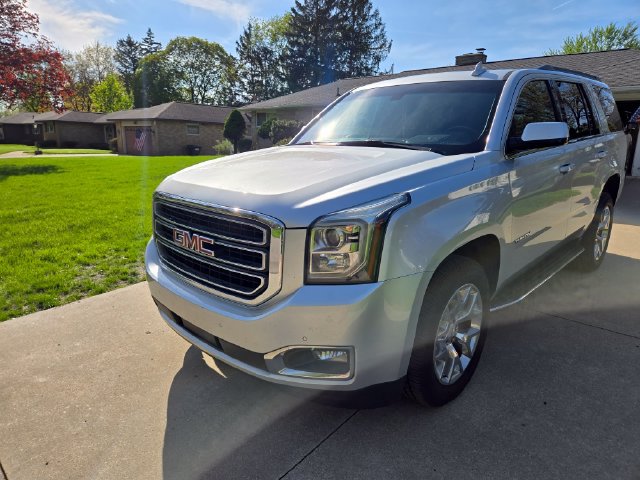 Used 2019 GMC Yukon SLE w/ SLE Value Package AWD/4WD image 1