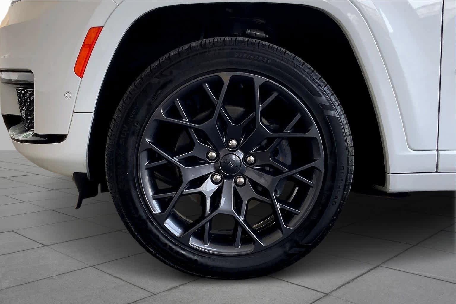 Used 2023 Jeep Grand Cherokee L Summit AWD/4WD image 11