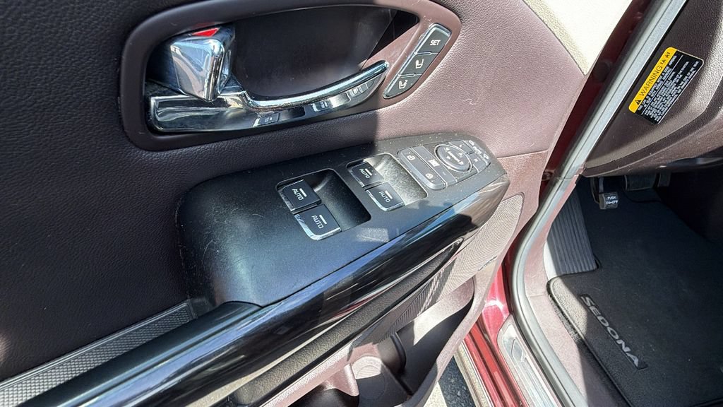 Used 2018 Kia Sedona SX Limited FWD image 18