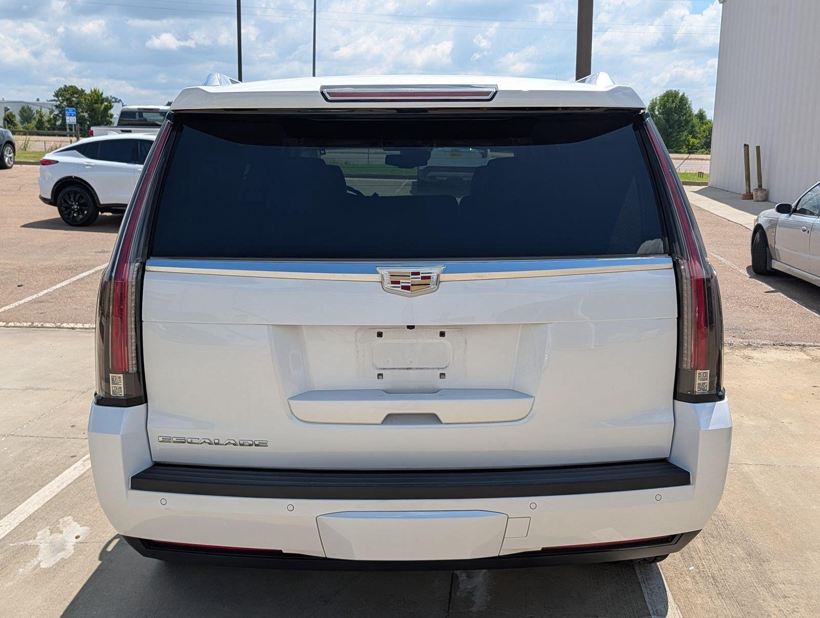 Used 2016 Cadillac Escalade Premium AWD/4WD image 9